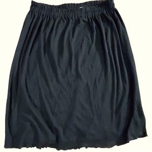 DESIGNER CLASSICS Women’s Black Knit Elsstic Waist Short Skirt Ruffle Edge Hem